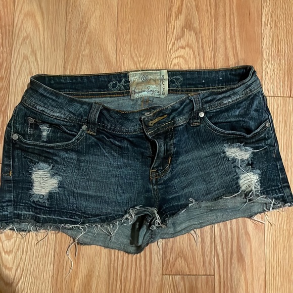 American Rag stretchy and comfy distressed, denim jean shorts size small - Picture 1 of 7